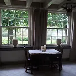 Pauwenhof 公寓 Klaaswaal
